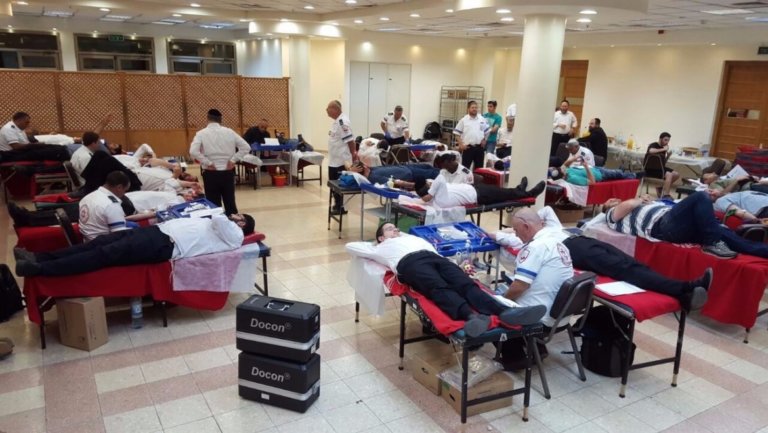 התרמת דם | צילום: אסף ברזינגר